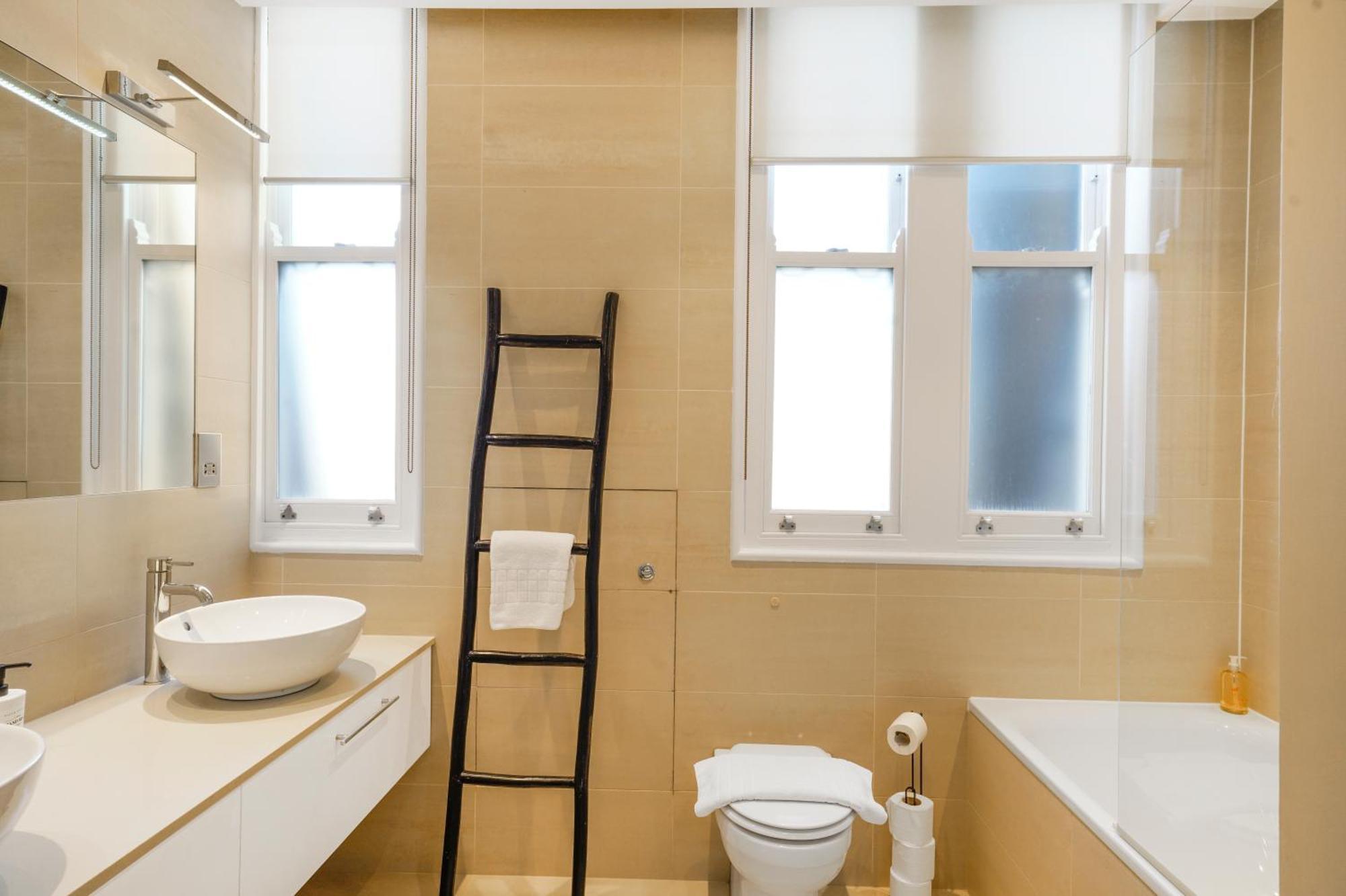 לונדון Spacious And Modern 4 Beds Home In Kensington מראה חיצוני תמונה