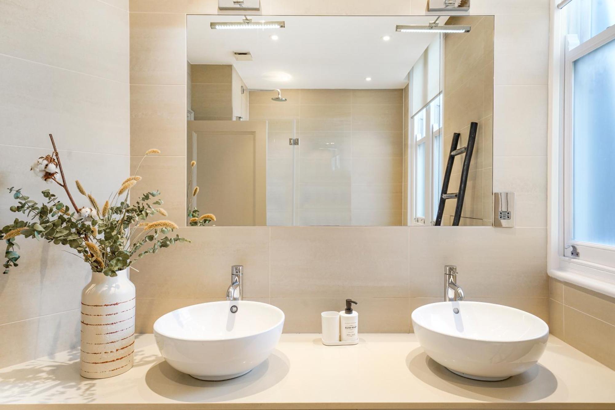 לונדון Spacious And Modern 4 Beds Home In Kensington מראה חיצוני תמונה